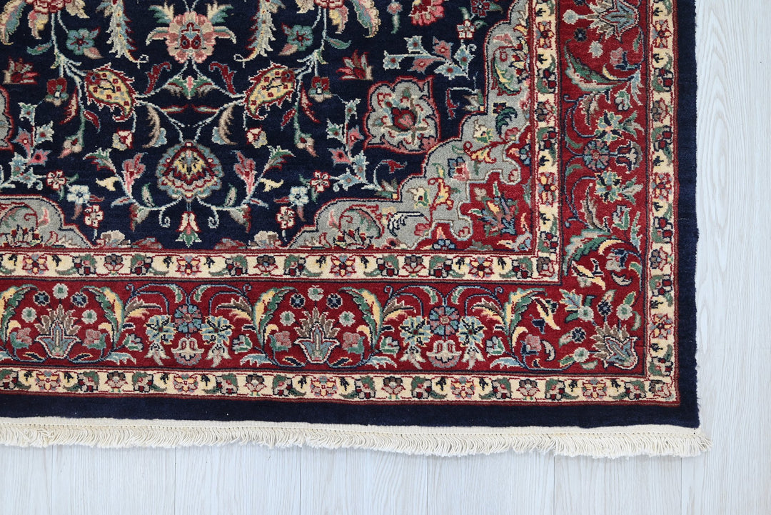 blue Accent rug 4' 0" x 6' 4"
