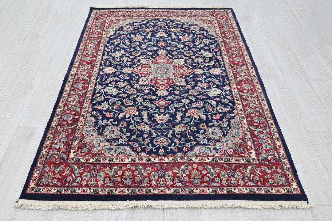 blue Accent rug 4' 0" x 6' 4"