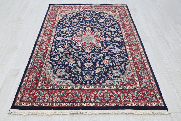 blue Accent rug 4' 0" x 6' 4"