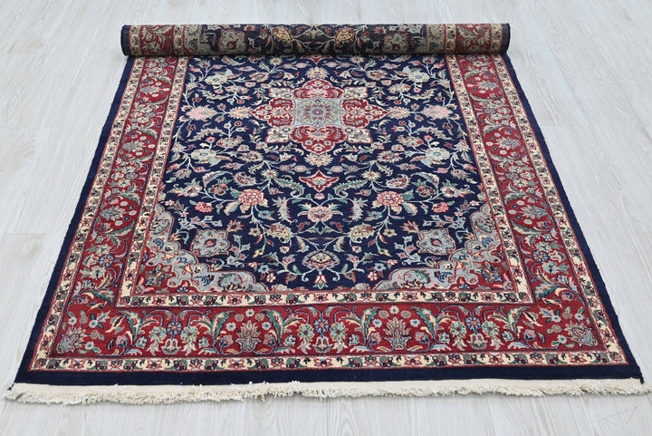 blue Accent rug 4' 0" x 6' 4"