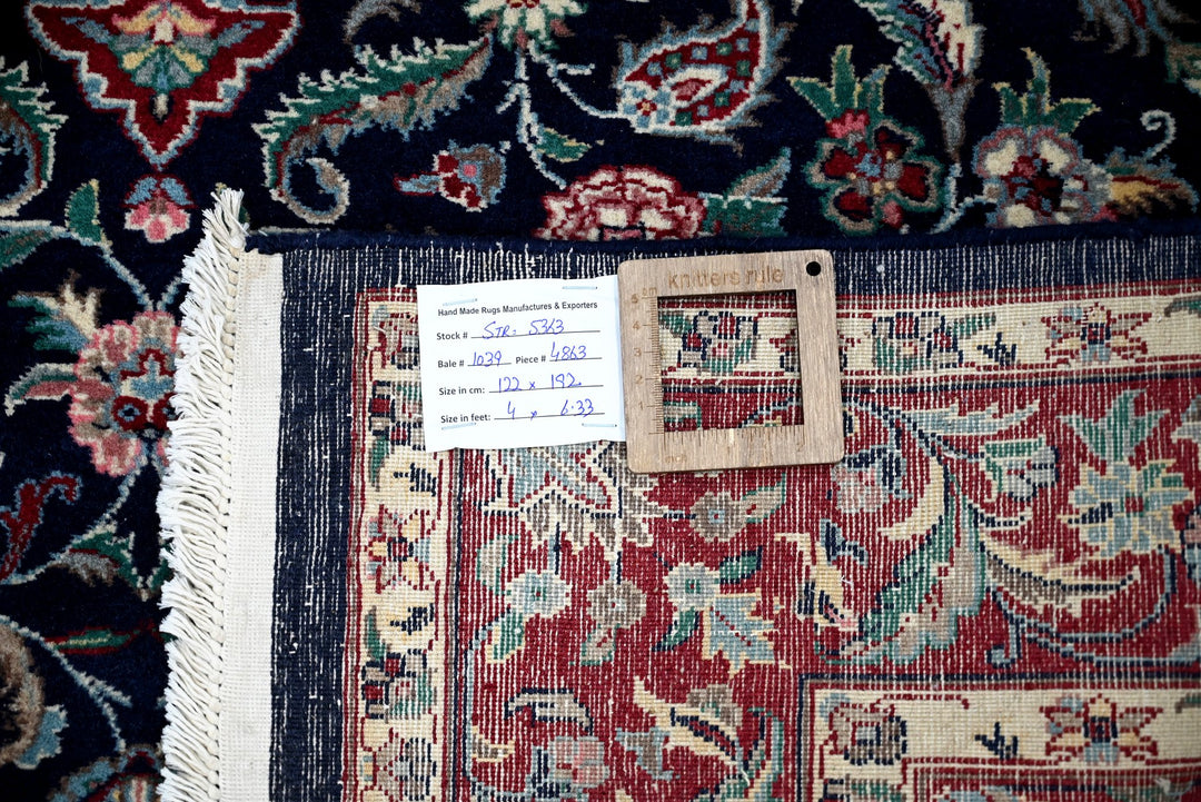 blue Accent rug 4' 0" x 6' 4"