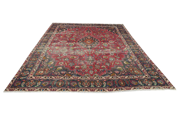 red Oversized rug 8' 11" x 11' 7"