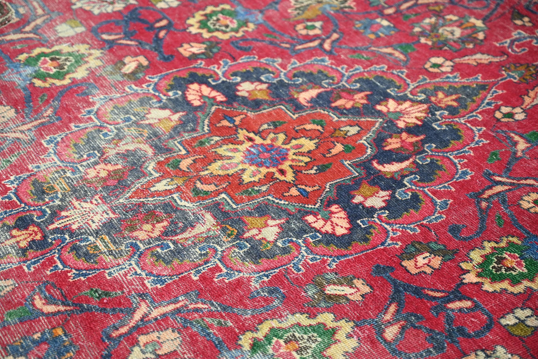 red Oversized rug 8' 11" x 11' 7"