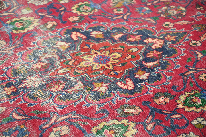 red Oversized rug 8' 11" x 11' 7"