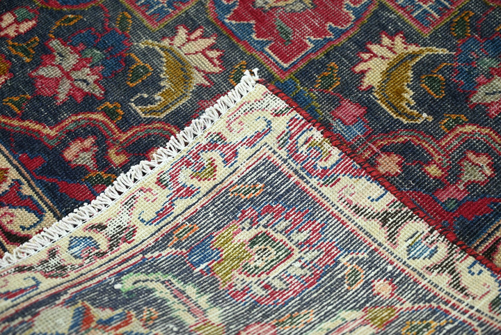 red Oversized rug 8' 11" x 11' 7"