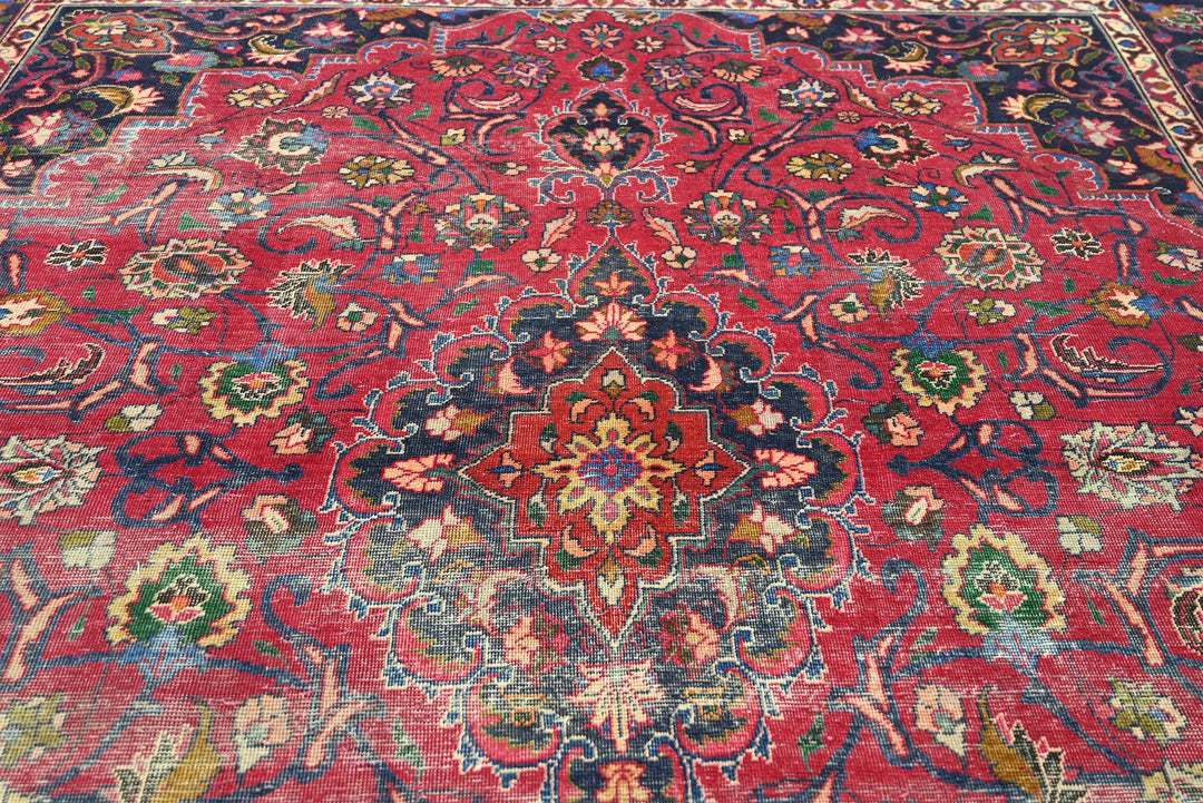red Oversized rug 8' 11" x 11' 7"
