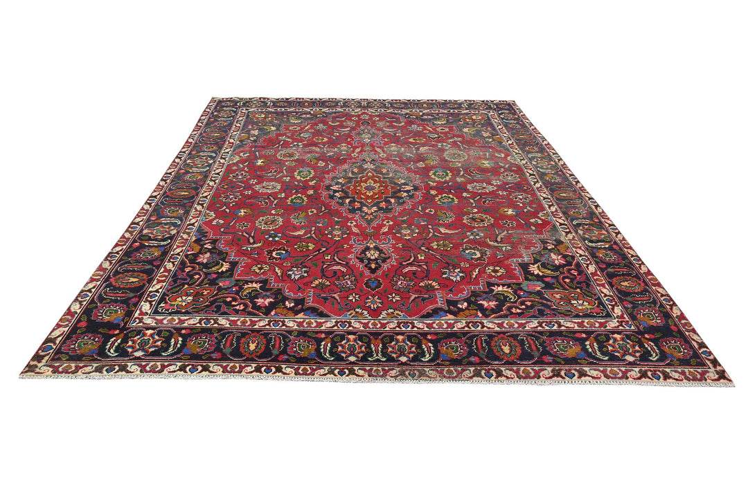 red Oversized rug 8' 11" x 11' 7"