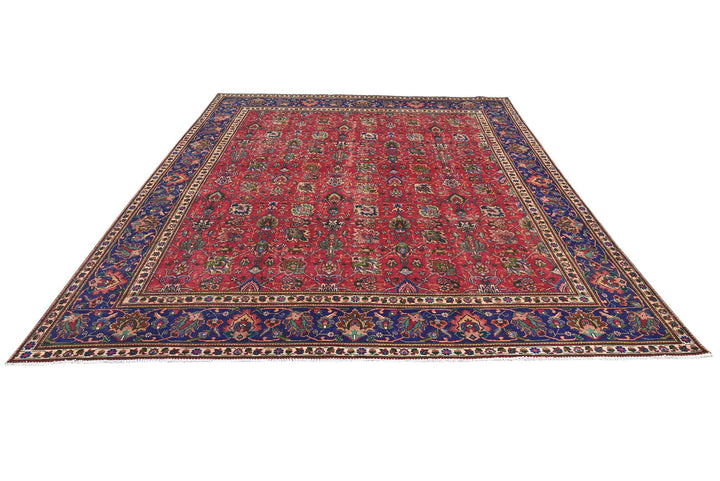 red Oversized rug 9' 9" x 11' 7"