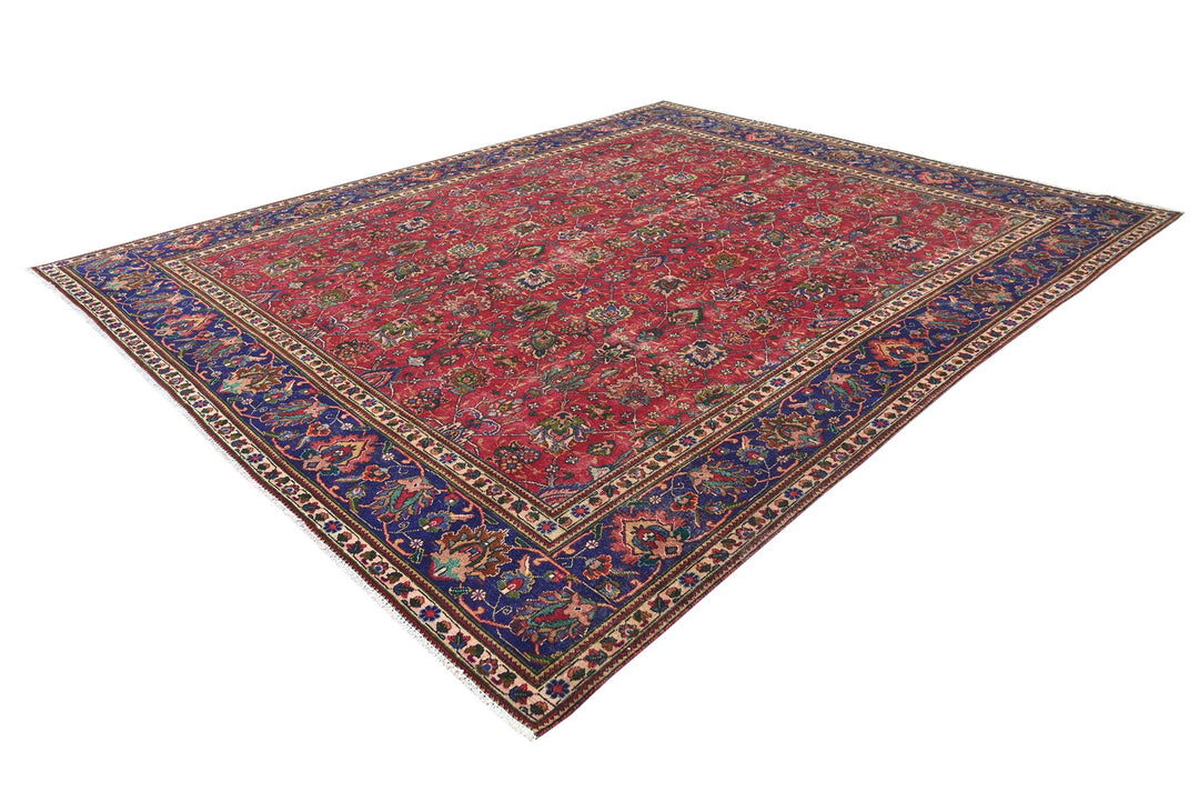 red Oversized rug 9' 9" x 11' 7"