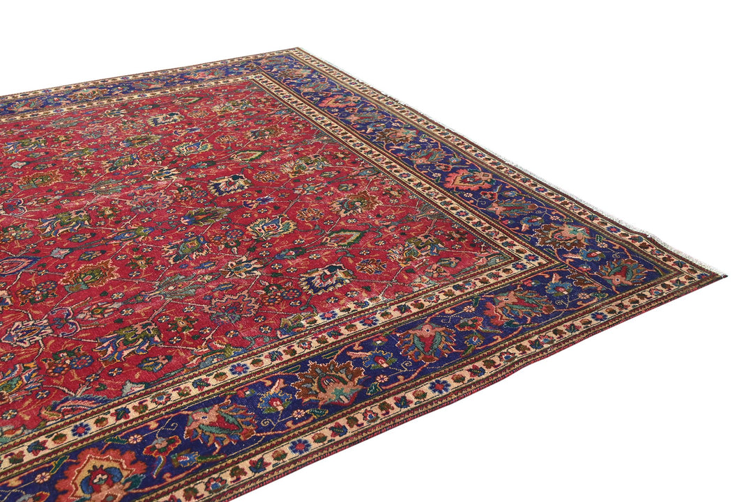 red Oversized rug 9' 9" x 11' 7"