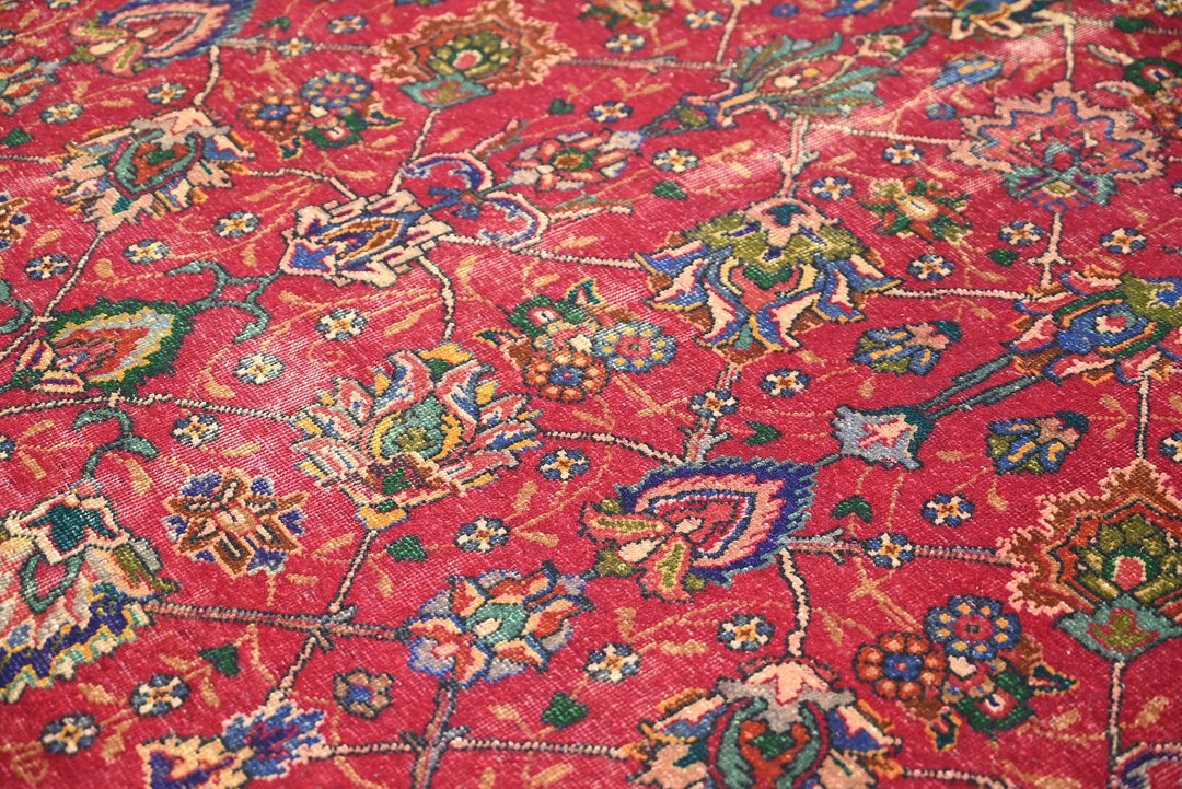 red Oversized rug 9' 9" x 11' 7"