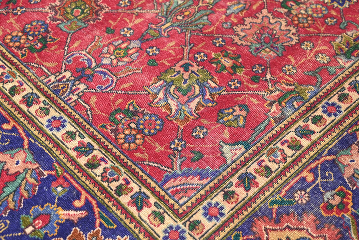 red Oversized rug 9' 9" x 11' 7"