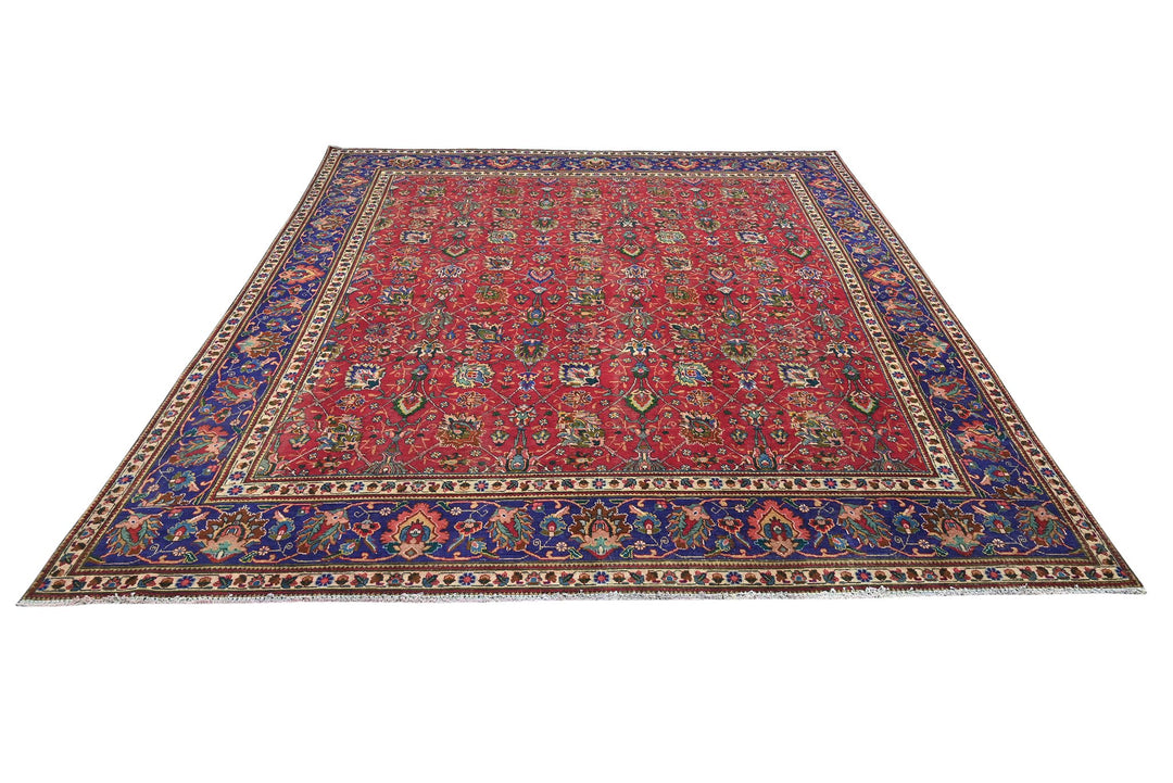red Oversized rug 9' 9" x 11' 7"