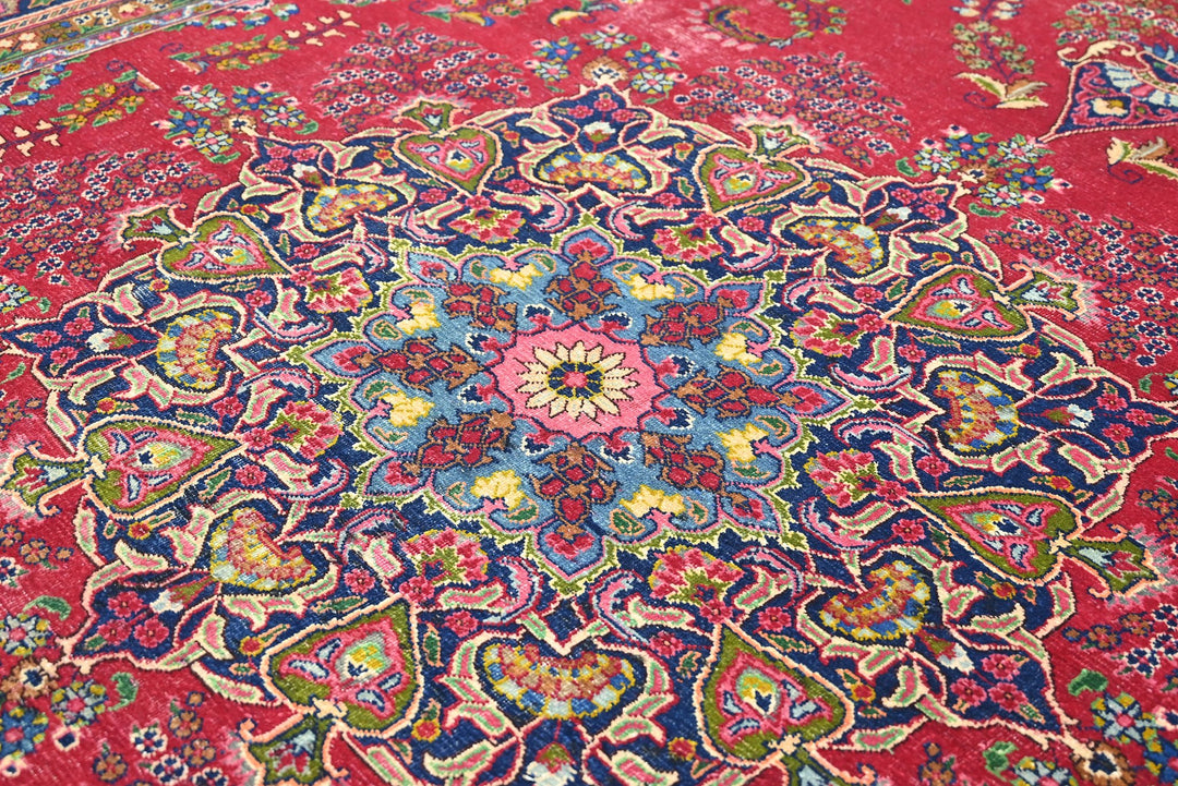 red Oversized rug 9' 0" x 12' 2"