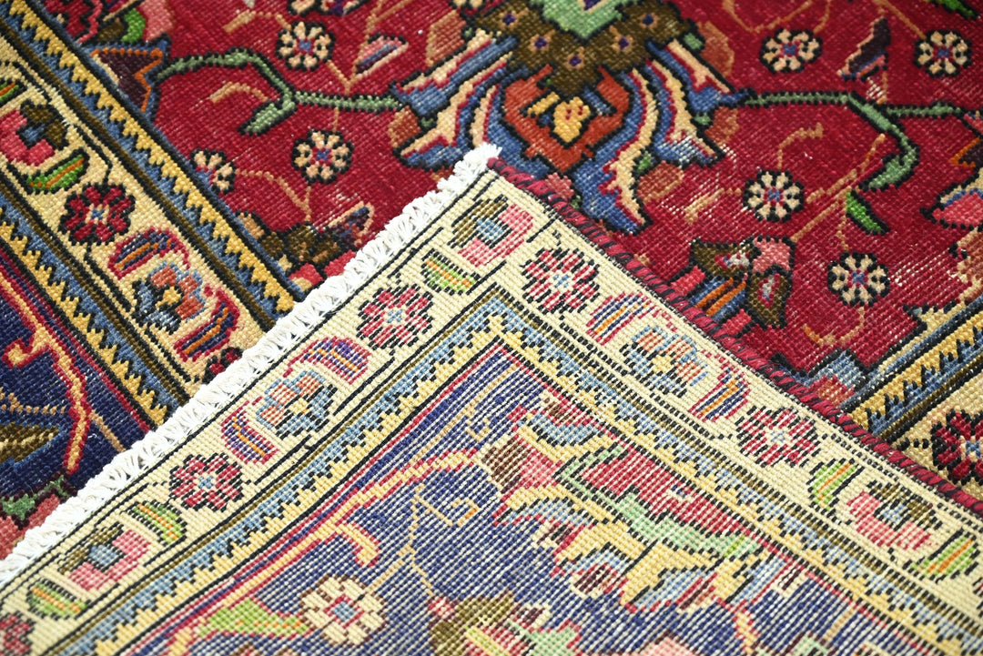 red Oversized rug 9' 6" x 12' 4"