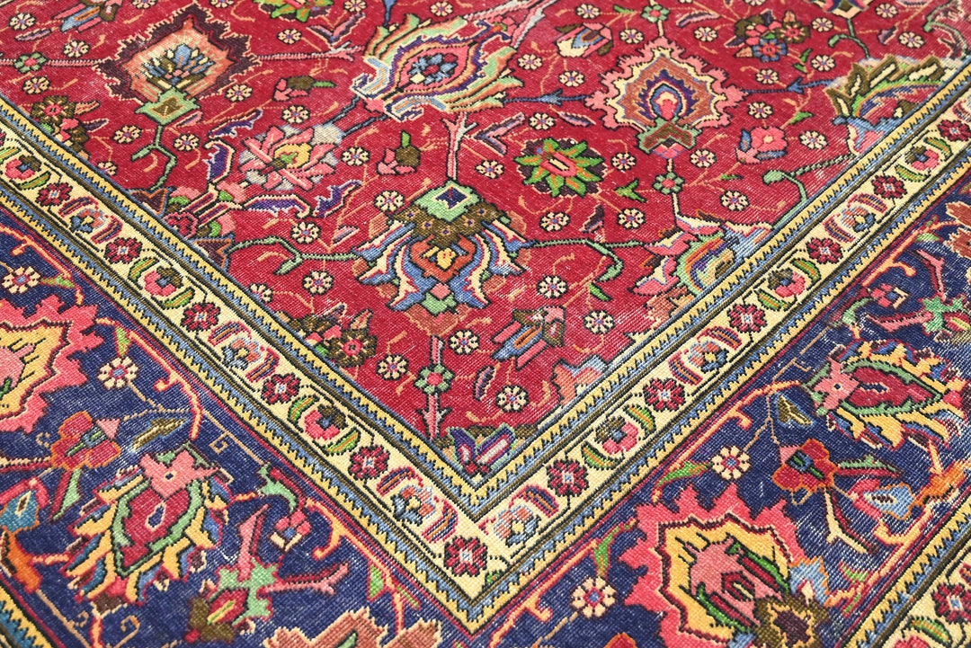 red Oversized rug 9' 6" x 12' 4"