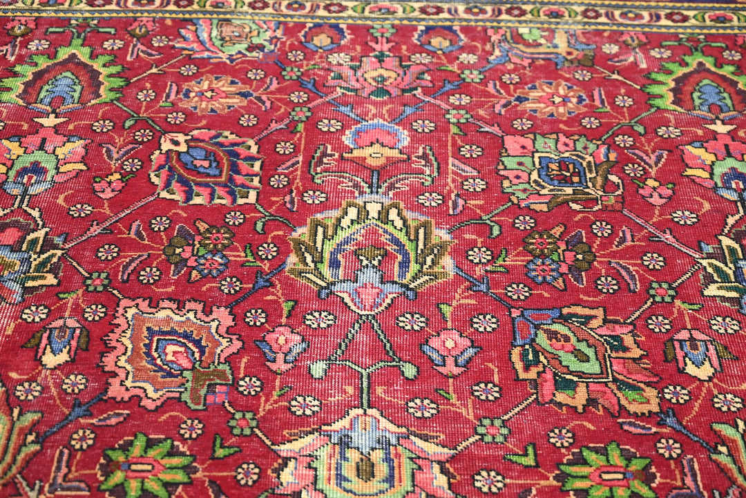 red Oversized rug 9' 6" x 12' 4"