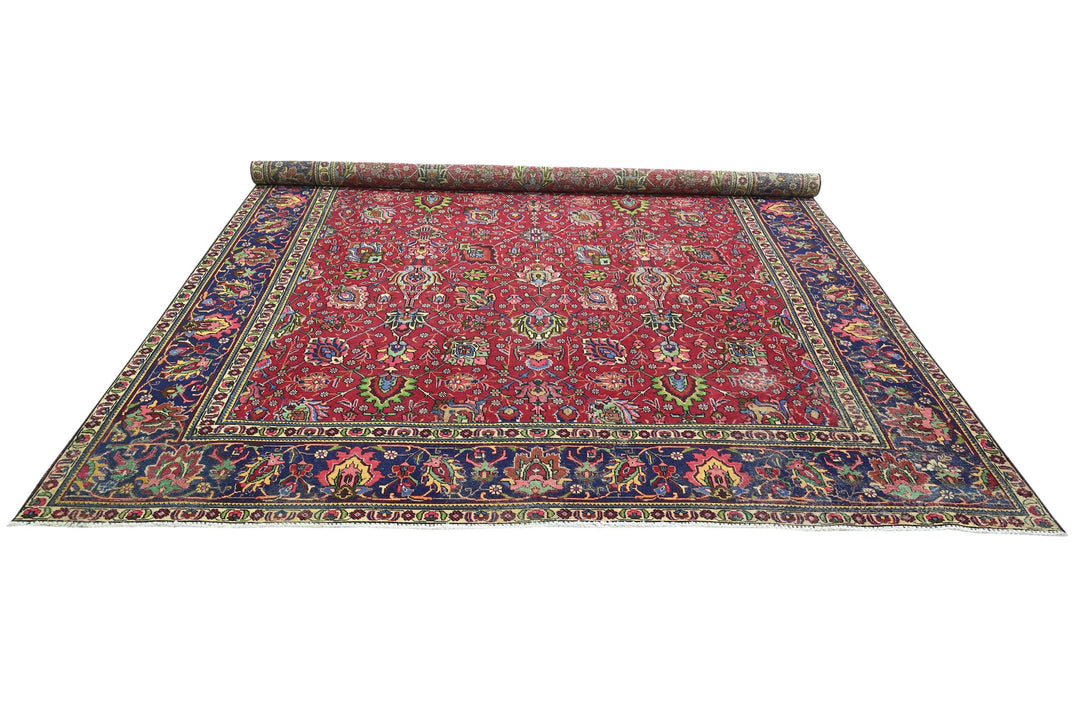 red Oversized rug 9' 6" x 12' 4"