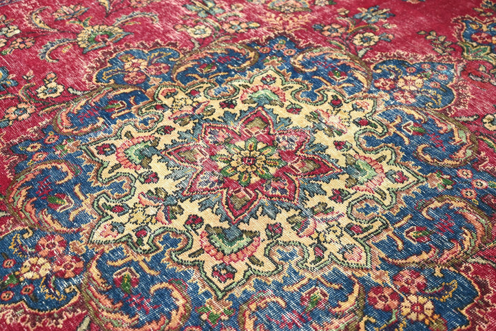 red Oversized rug 9' 7" x 12' 4"