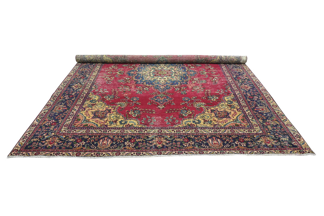 red Oversized rug 9' 7" x 12' 4"