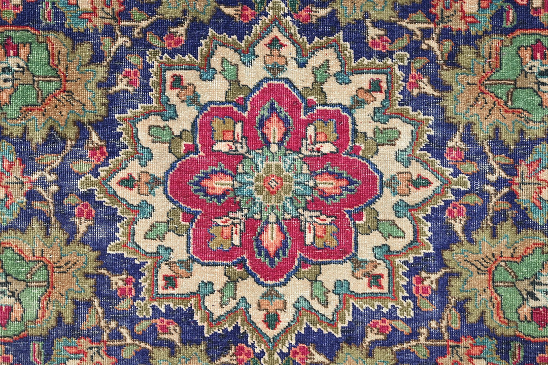 red Oversized rug 9' 2" x 12' 0"