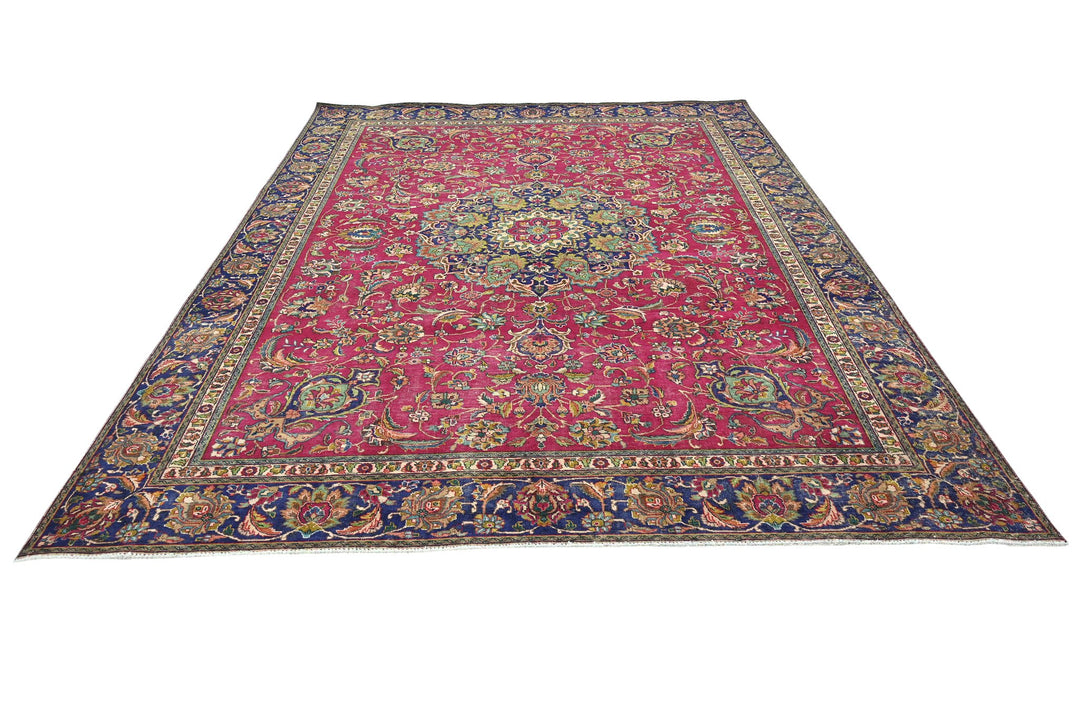 red Oversized rug 9' 2" x 12' 0"