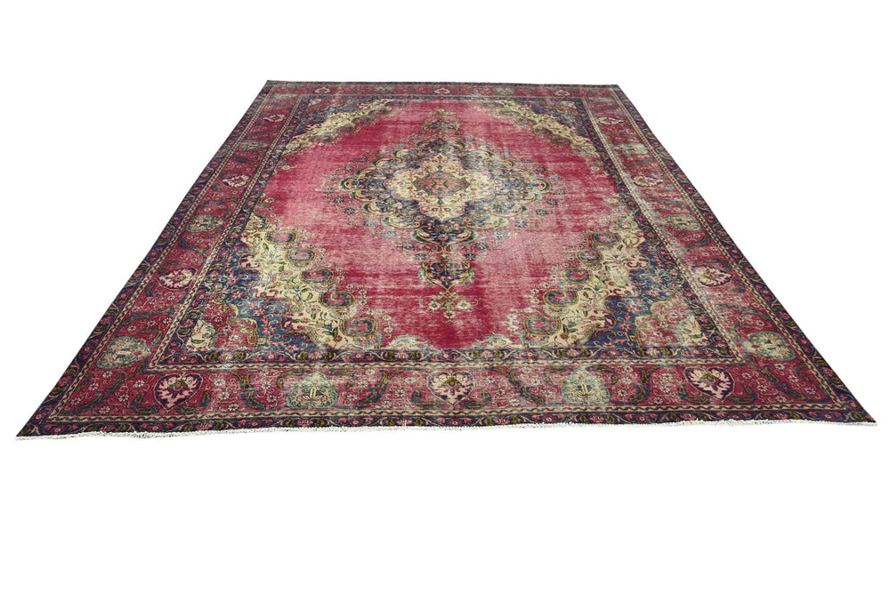 red Oversized rug 9' 7" x 12' 5"