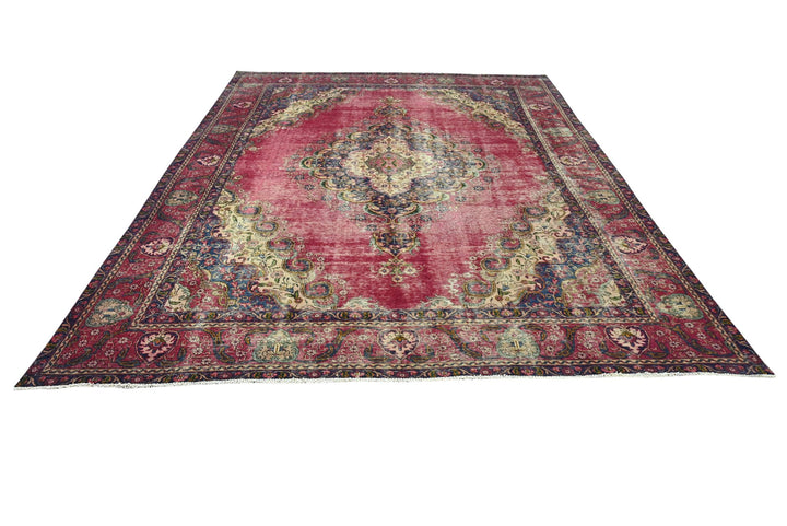 red Oversized rug 9' 7" x 12' 5"
