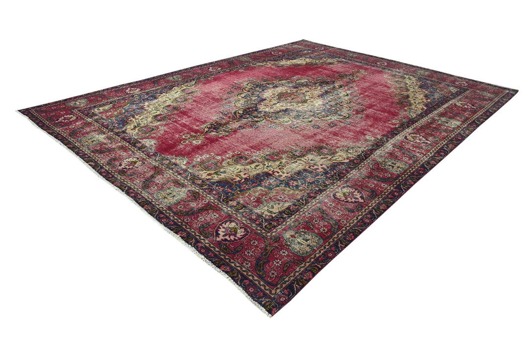 red Oversized rug 9' 7" x 12' 5"
