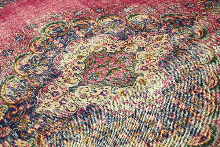 red Oversized rug 9' 7" x 12' 5"