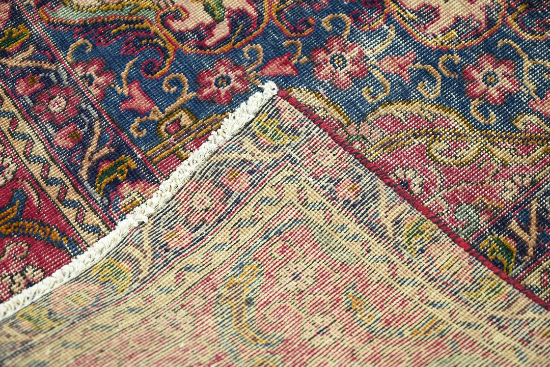 red Oversized rug 9' 7" x 12' 5"