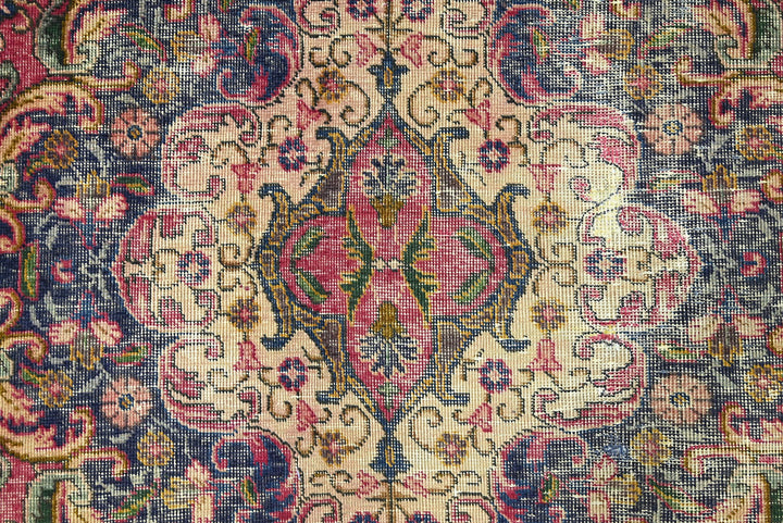 red Oversized rug 9' 7" x 12' 5"