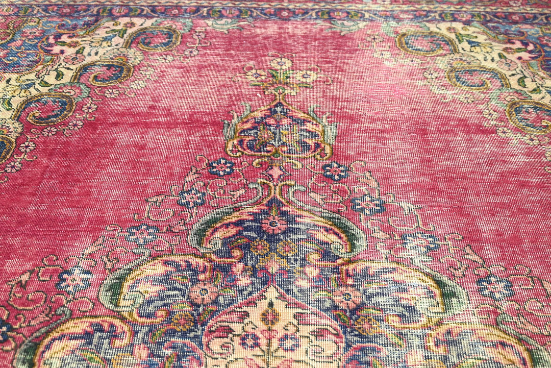 red Oversized rug 9' 7" x 12' 5"
