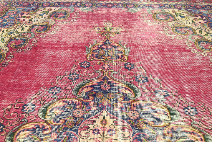 red Oversized rug 9' 7" x 12' 5"