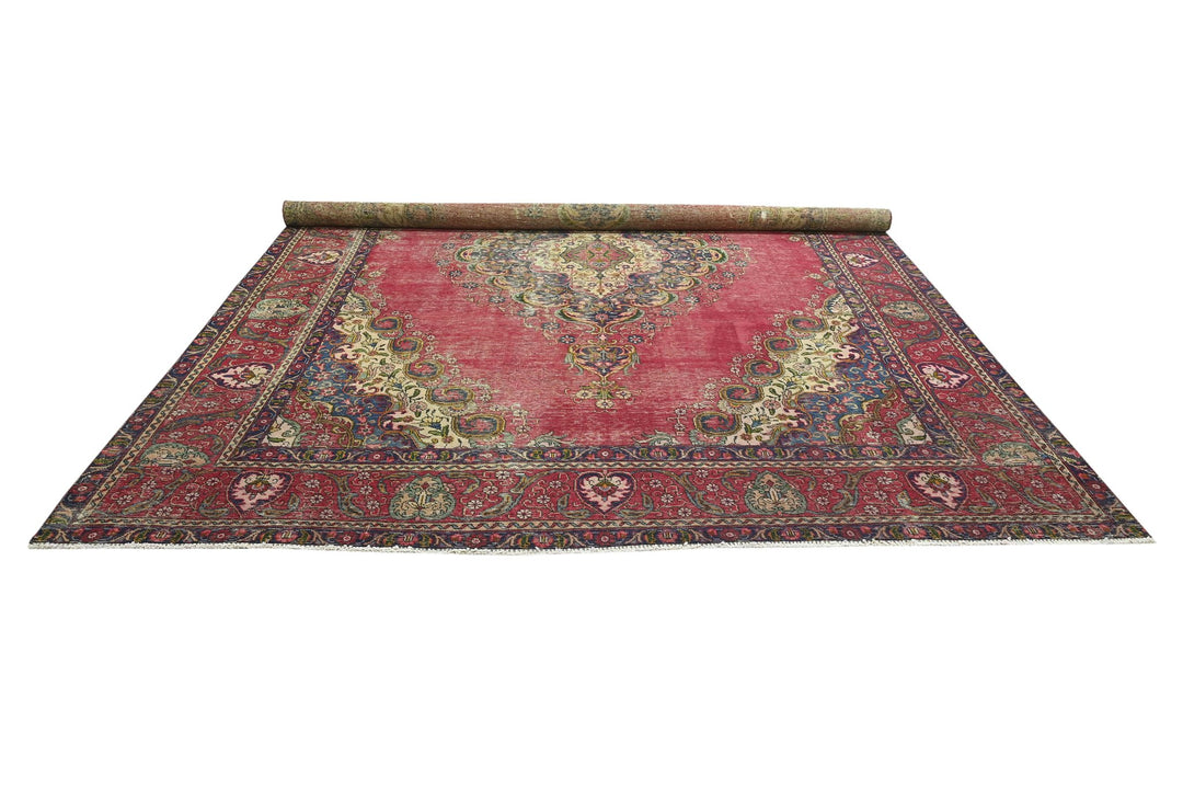 red Oversized rug 9' 7" x 12' 5"