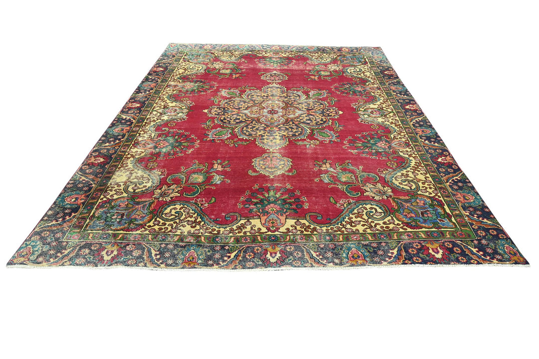 red Oversized rug 9' 0" x 11' 9"
