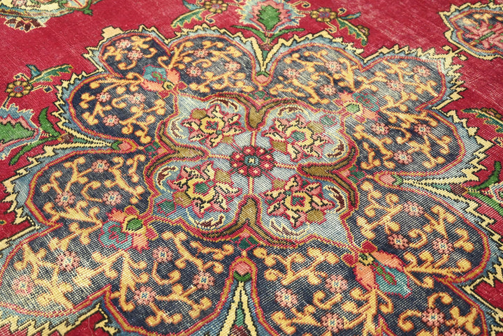 red Oversized rug 9' 0" x 11' 9"