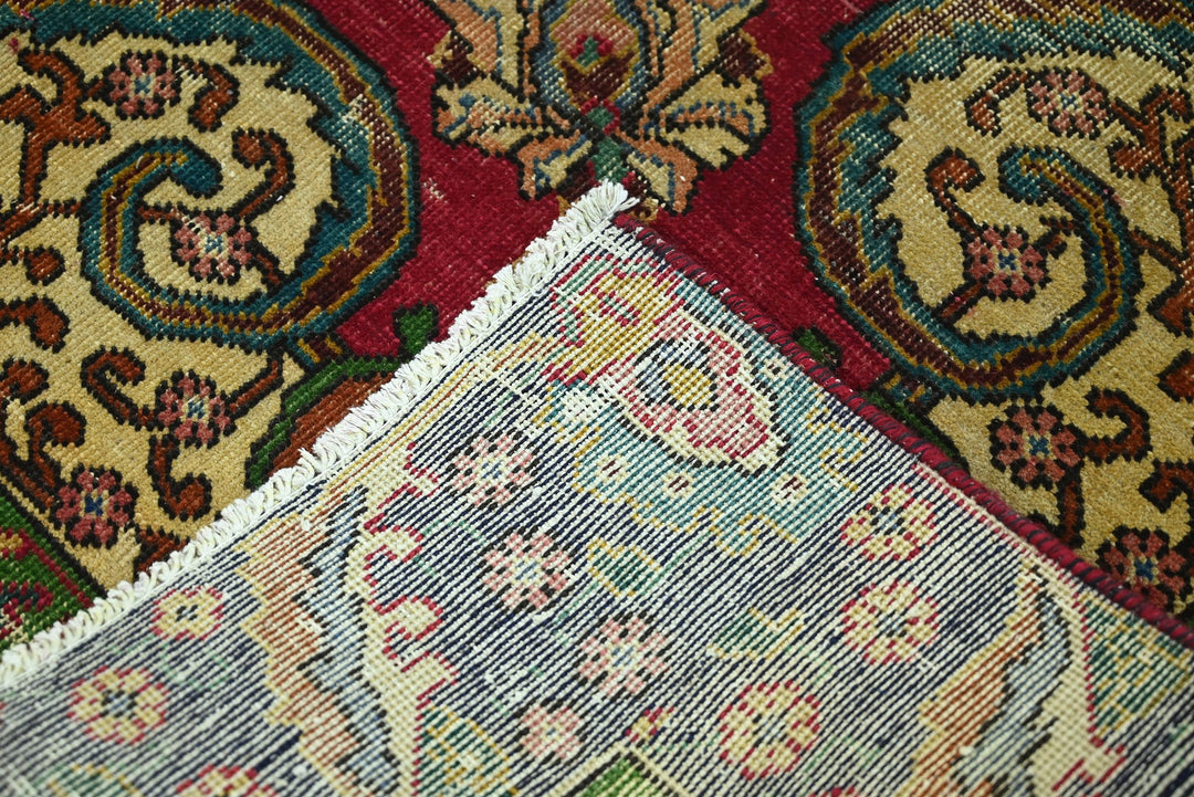 red Oversized rug 9' 0" x 11' 9"