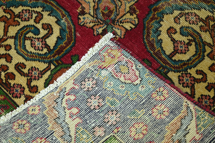 red Oversized rug 9' 0" x 11' 9"