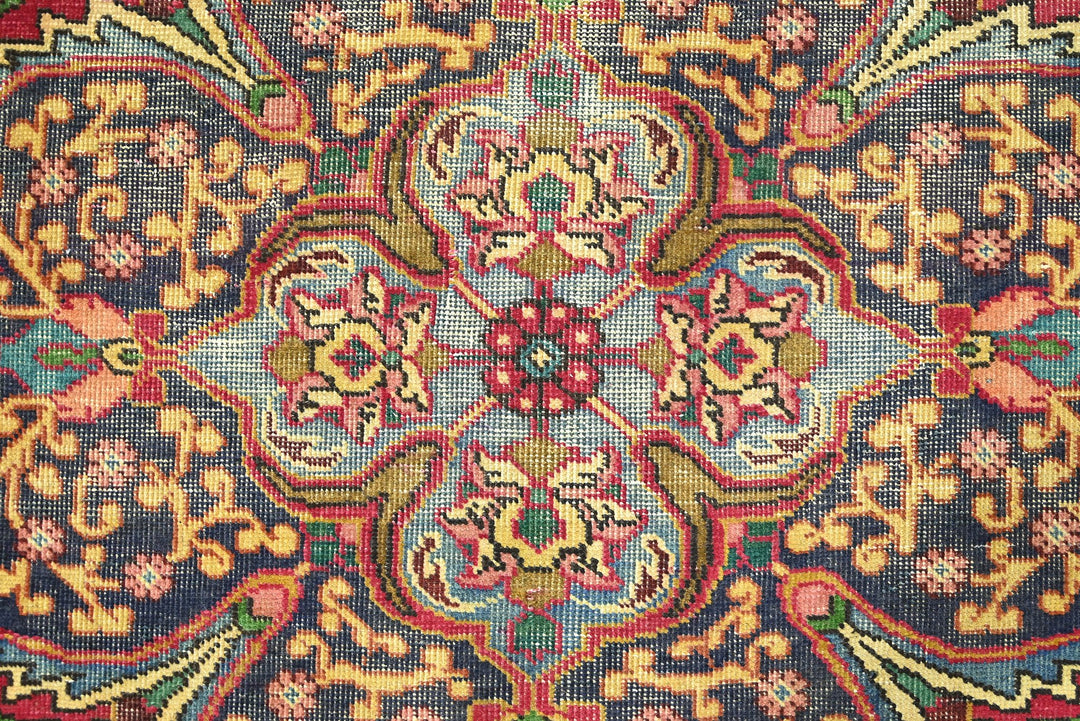 red Oversized rug 9' 0" x 11' 9"