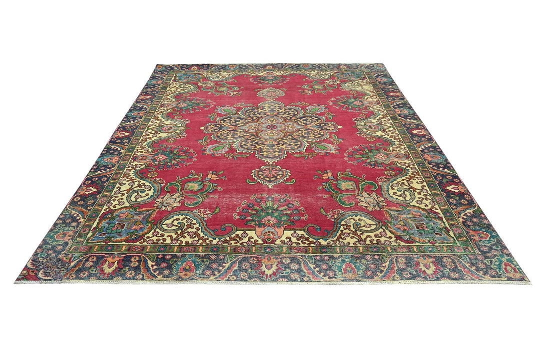 red Oversized rug 9' 0" x 11' 9"