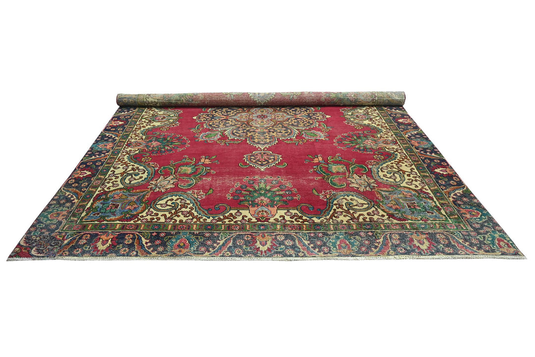 red Oversized rug 9' 0" x 11' 9"