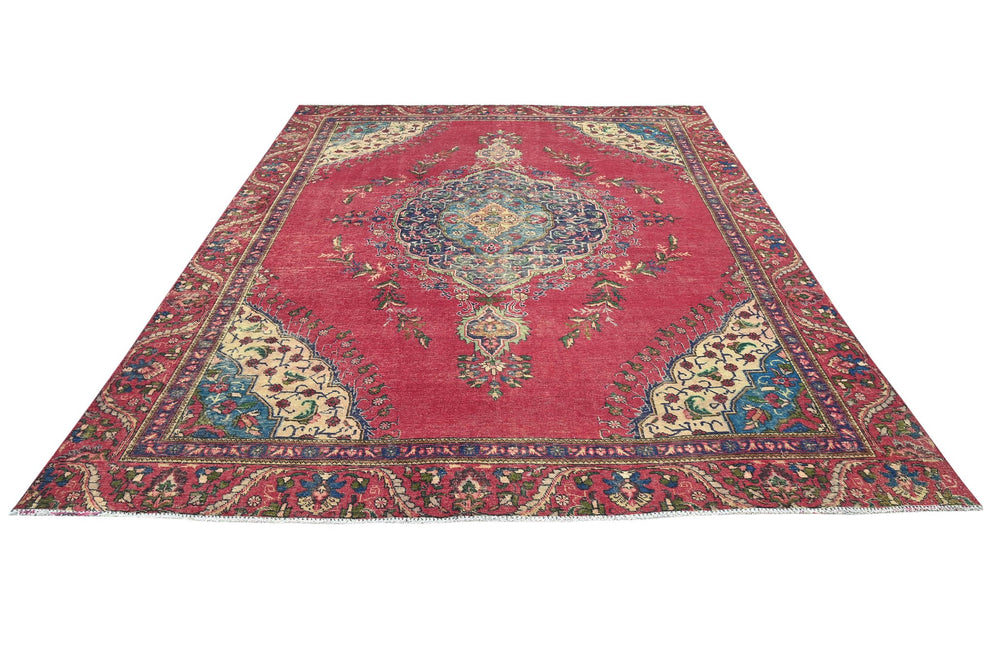 red Oversized rug 9' 0" x 11' 10"