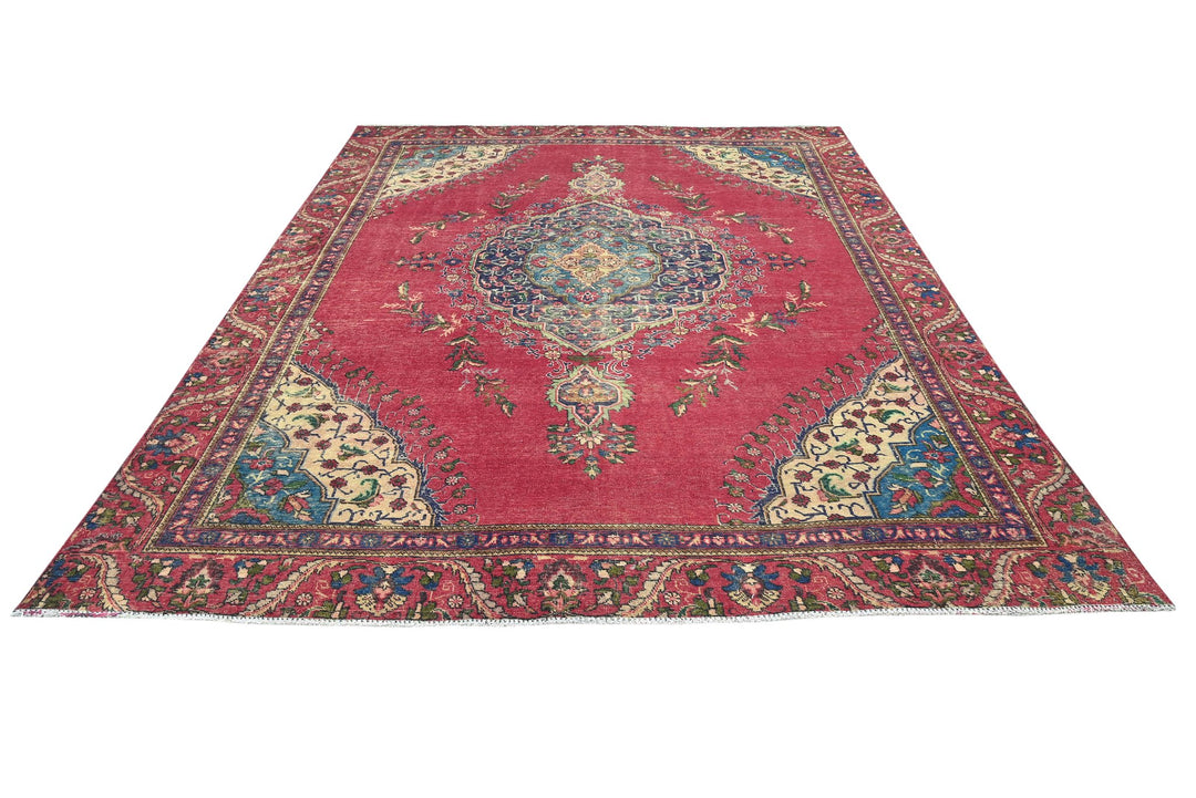 red Oversized rug 9' 0" x 11' 10"