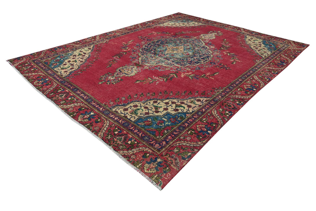 red Oversized rug 9' 0" x 11' 10"