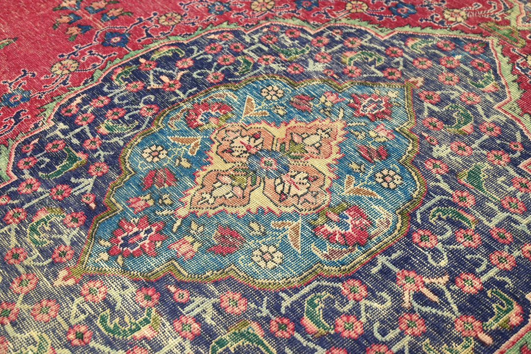 red Oversized rug 9' 0" x 11' 10"