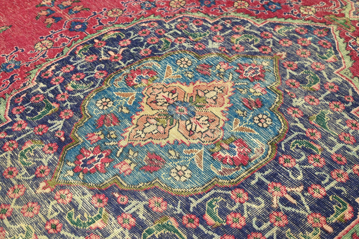 red Oversized rug 9' 0" x 11' 10"