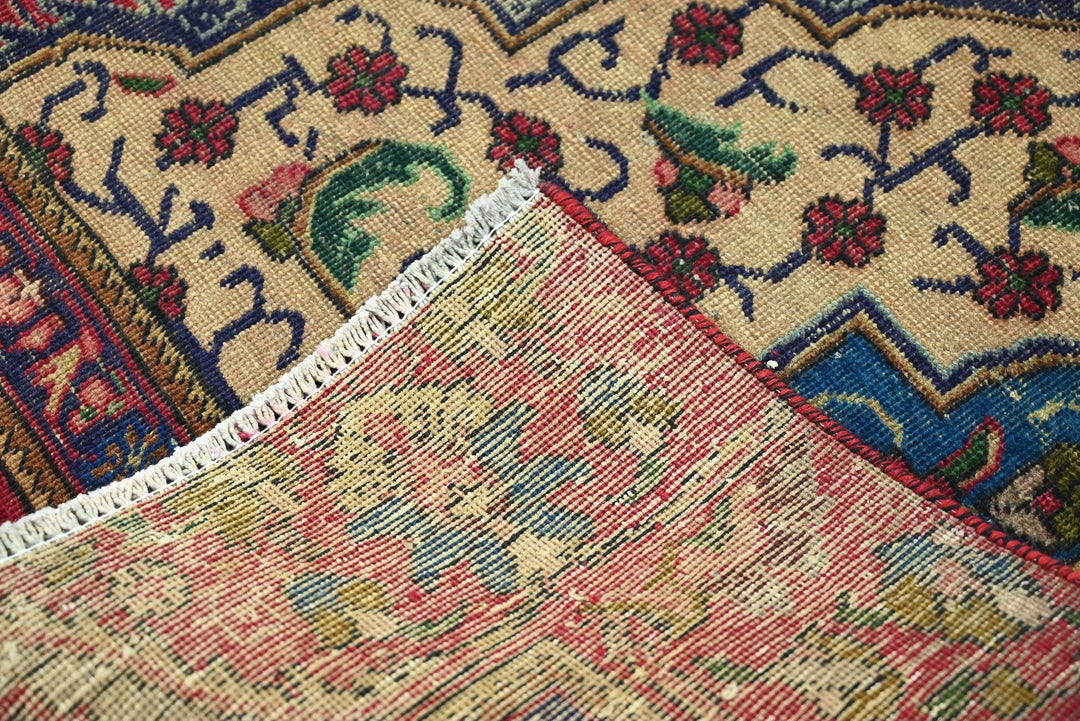 red Oversized rug 9' 0" x 11' 10"