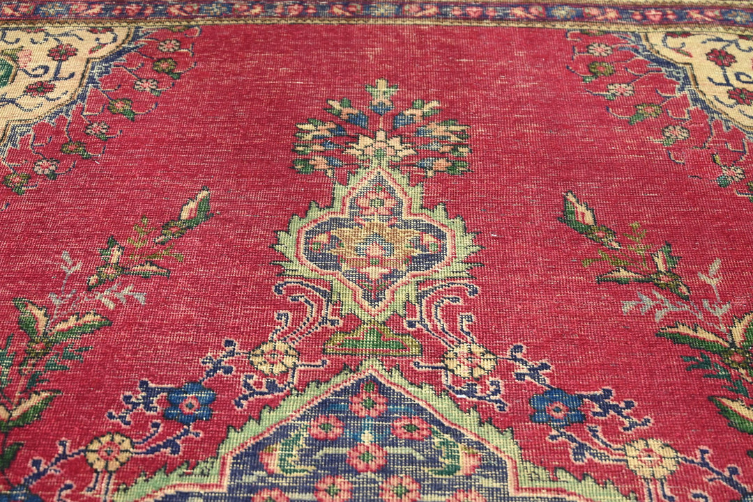 red Oversized rug 9' 0" x 11' 10"