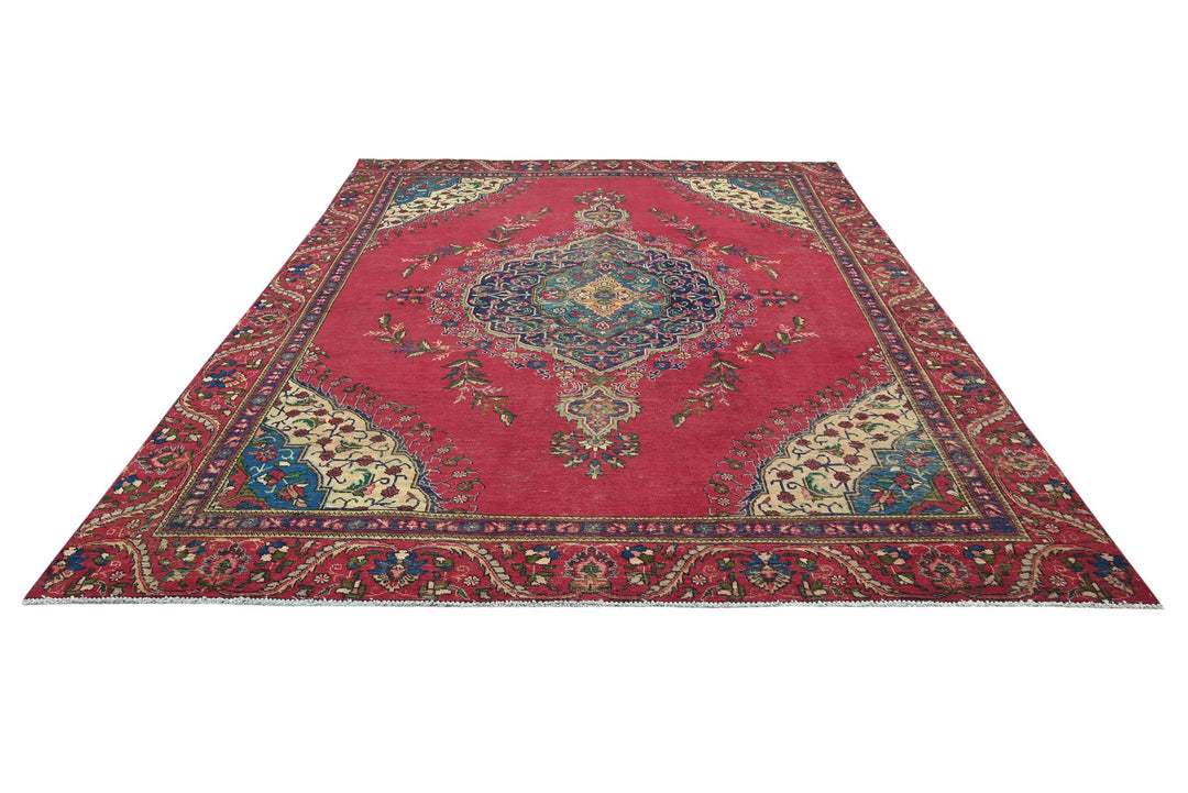 red Oversized rug 9' 0" x 11' 10"